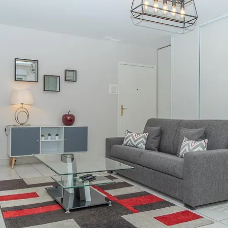 Apartment Le Victoria Hyper-centre Decines-Charpieu
